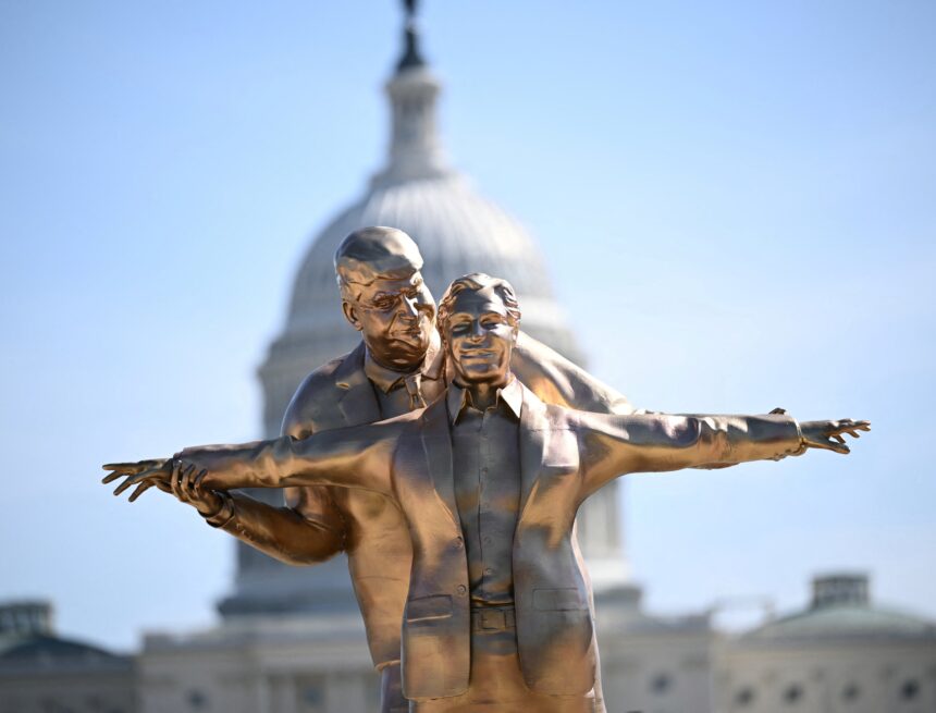 Escultura de Trump y Epstein en Washington