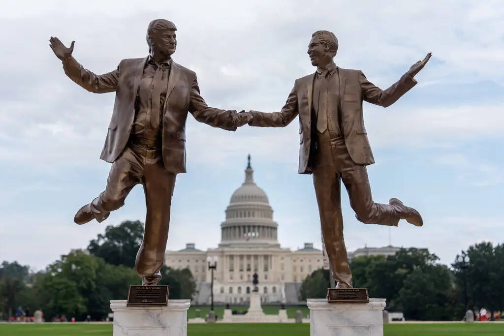 Escultura de Trump y Epstein en Washington